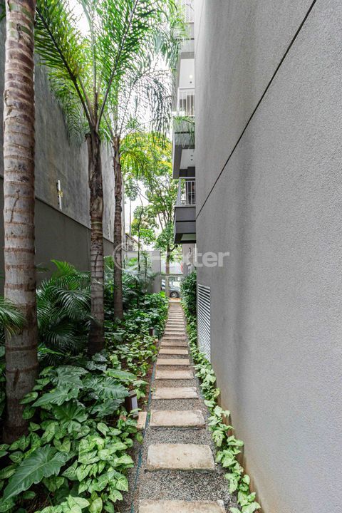 Image 16 - 894130