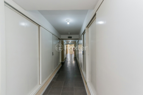 Image 37 - 987410