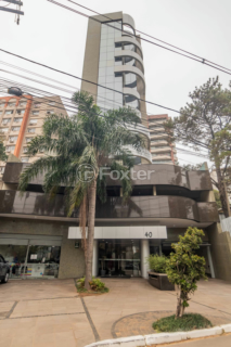 Image 17 - 881417
