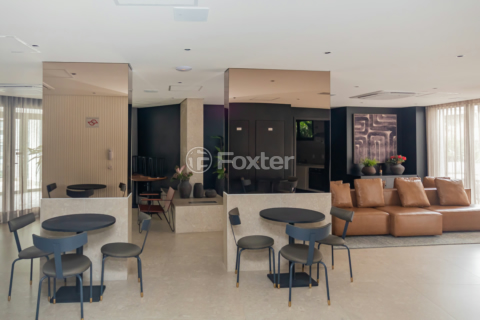 Image 33 - 1000940