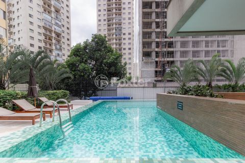 Image 18 - 1004134