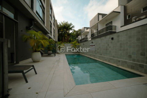 Image 21 - 1007786