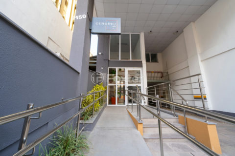Image 32 - 1001803