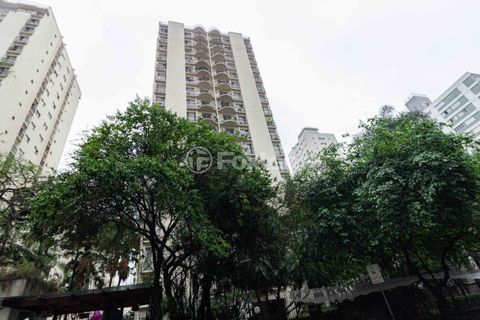 Image 25 - 990573