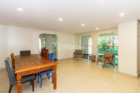 Image 32 - 990573