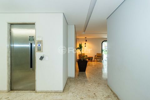 Image 33 - 990573