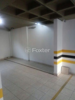 Image 16 - 881751