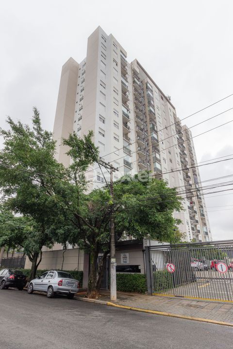 Image 42 - 832939