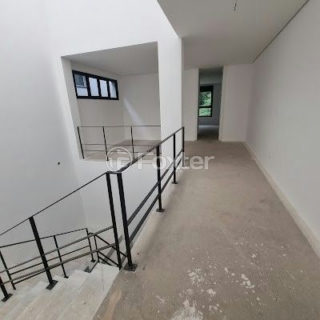 Image 29 - 823005