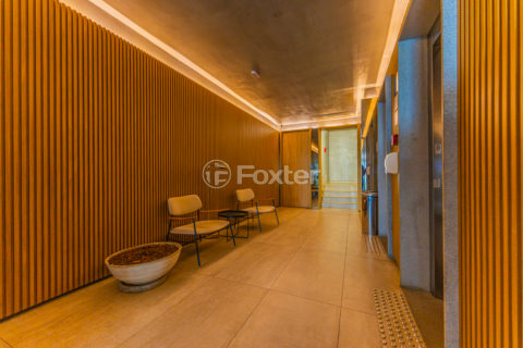 Image 35 - 1037605
