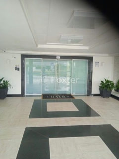 Image 40 - 882055