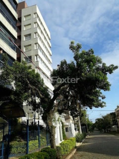 Image 42 - 915305
