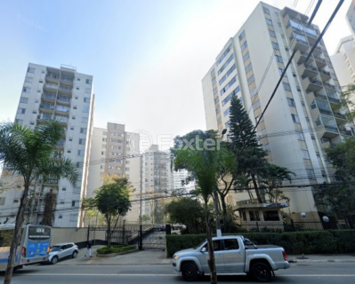 Image 12 - 881658