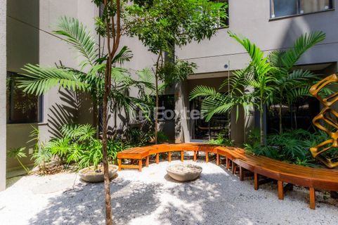 Image 31 - 930740