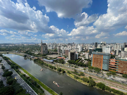 Image 27 - 1006240