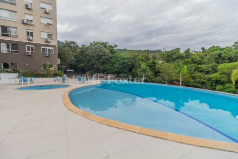 Image 9 - 1004409