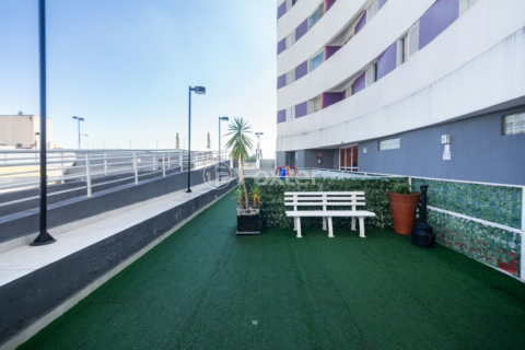 Image 30 - 985756