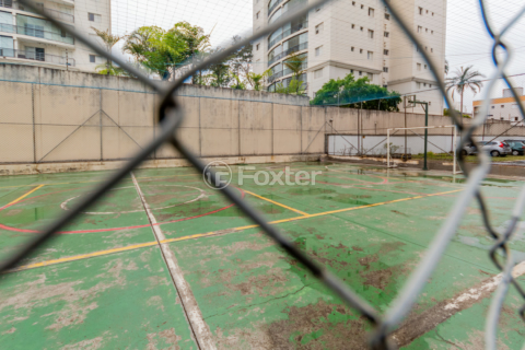 Image 28 - 931017