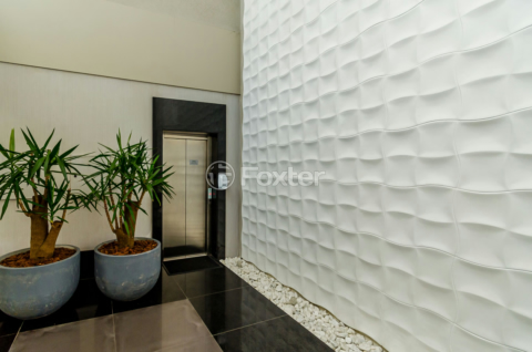 Image 4 - 1016053
