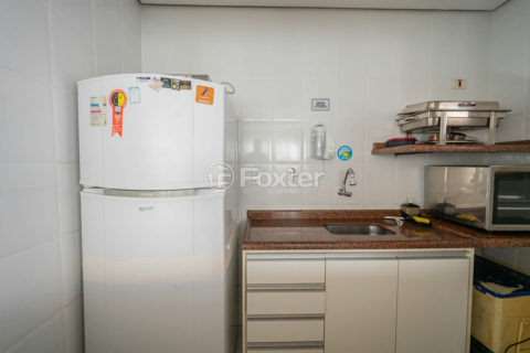 Image 29 - 811648