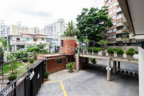 Image 68 - 950008