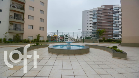 Image 37 - 1000738