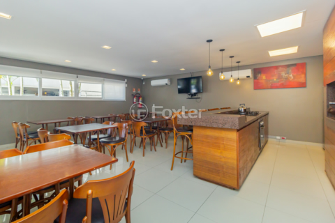 Image 32 - 1015947