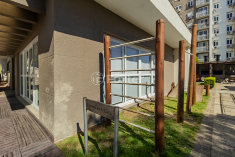 Image 34 - 1015947