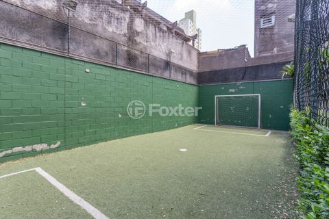 Image 33 - 811996