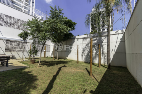 Image 17 - 1011556