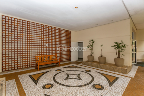 Image 40 - 1011339