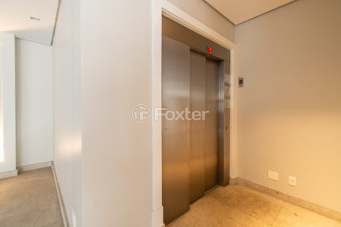 Image 32 - 1027449