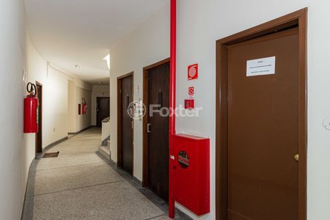 Image 17 - 937211