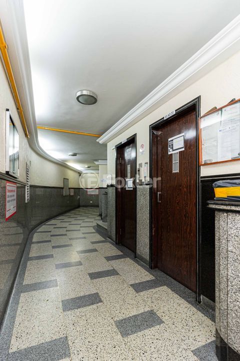 Image 19 - 937211