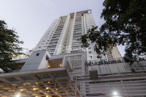 Image 17 - 884620