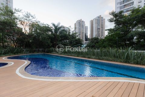 Image 25 - 884620