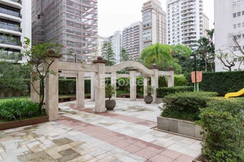 Image 52 - 882528