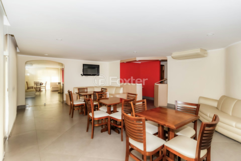 Image 10 - 886337