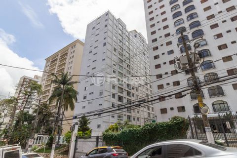 Image 29 - 875591