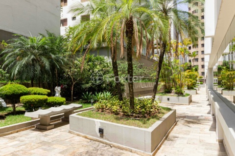 Image 33 - 875591