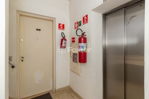 Image 35 - 898805
