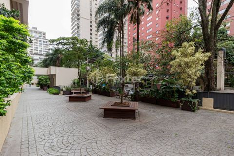 Image 44 - 898805