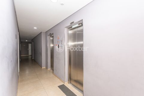 Image 23 - 318700