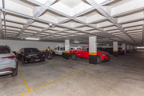 Image 35 - 318700
