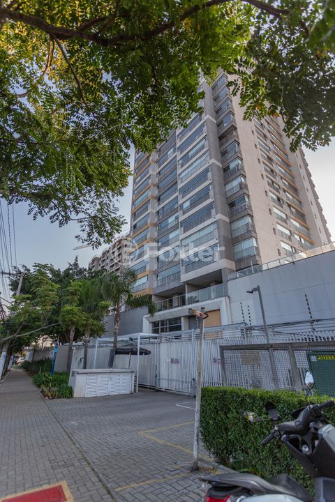 Image 15 - 1009546