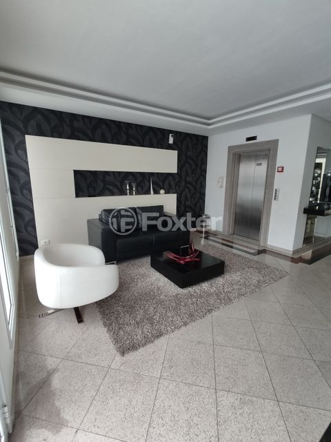 Image 76 - 982456