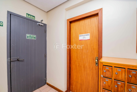 Image 69 - 885298