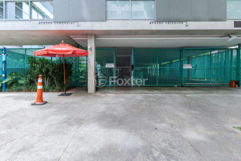 Image 18 - 918630