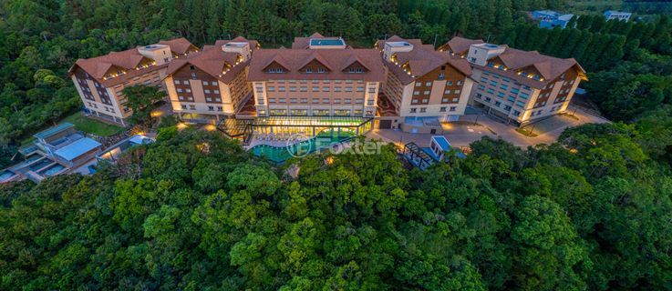 Image 10 - 827418