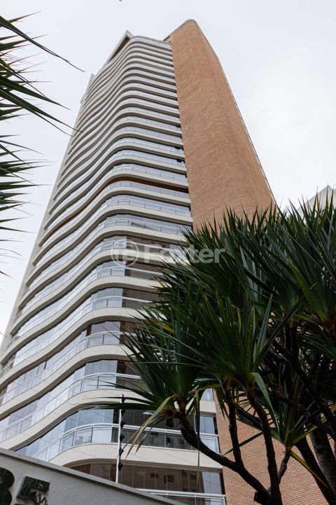 Image 74 - 927611